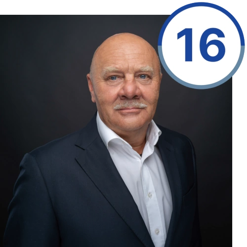 16 - Valentín Galik